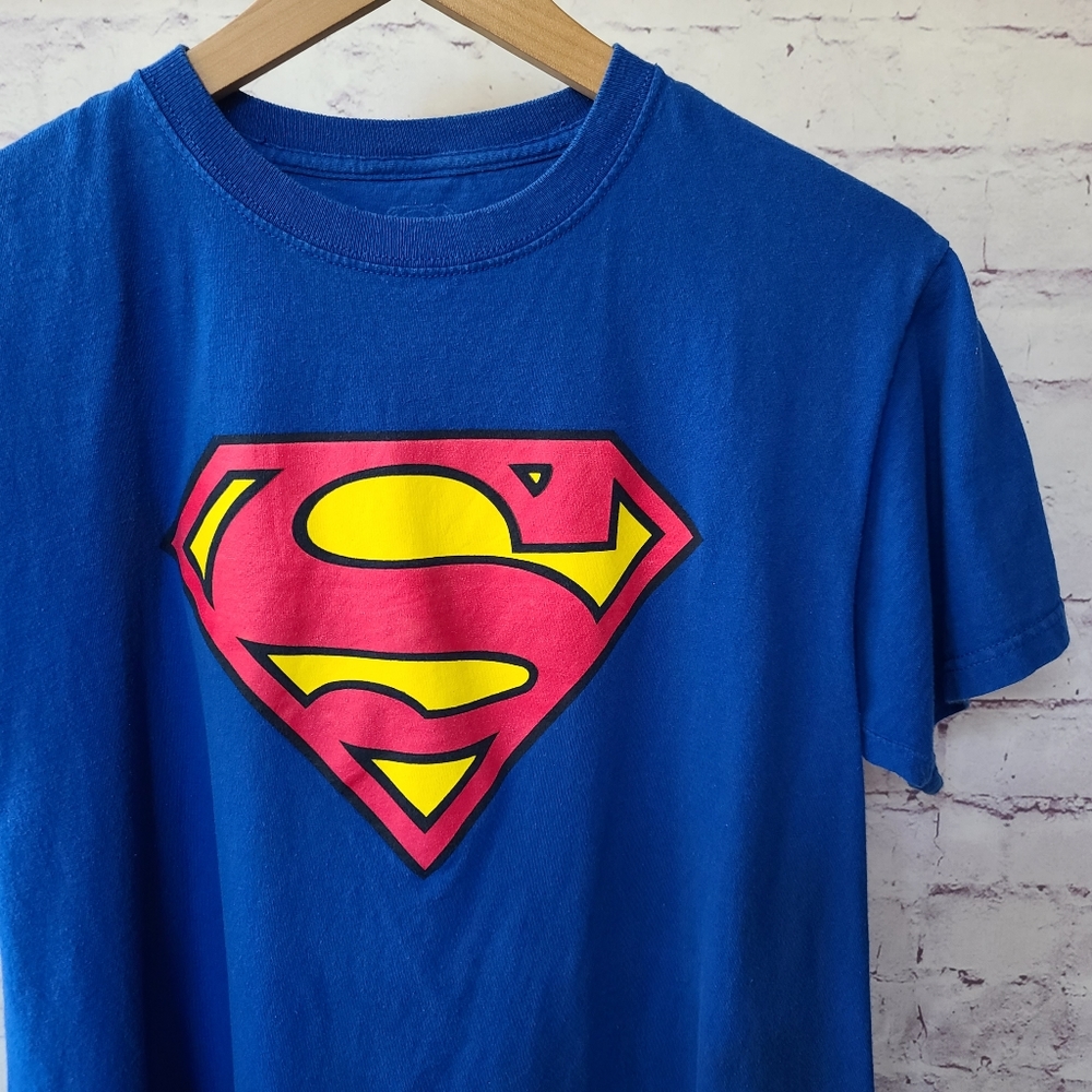 Superman Logo Graphic Print Tee Blue Medium 19x26"